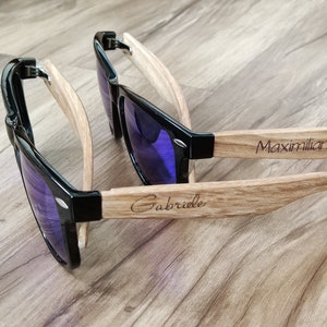 Personalisierbare Brille Holz Sonnenbrille Verspiegelt Polarisiert Name Modern Bild 1