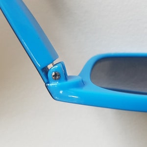 Personalisierbare Brille Sonnenbrille Verspiegelt Name Narrenbecher-Logo außen Bild 7