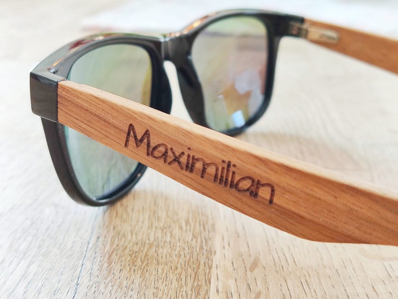 Personalisierbare Brille Holz Sonnenbrille Verspiegelt Polarisiert Name Modern Bild 3