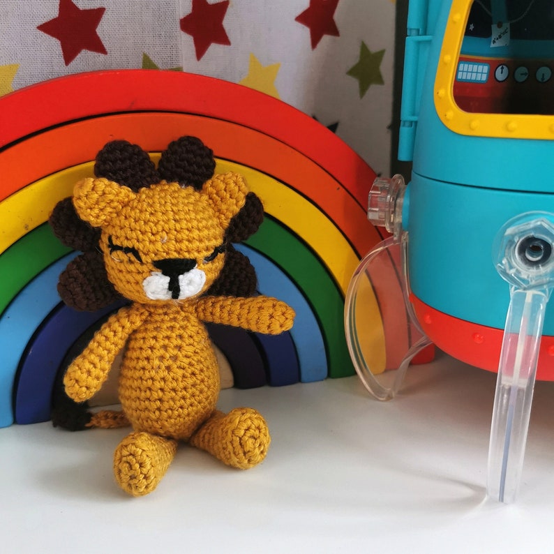 crochet pattern PDF Sunflower the sleepy lion amigurumi pattern