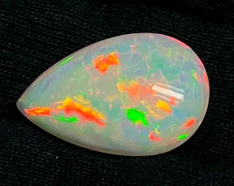 Natuurlijke Ethiopische opaalcabochon: peer, 10 x 7 mm losse opaalsteen