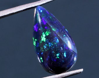 1,80 Cts Natürlicher äthiopischer Schwarzopal-Birnen-Cabochon 10 x 7 mm
