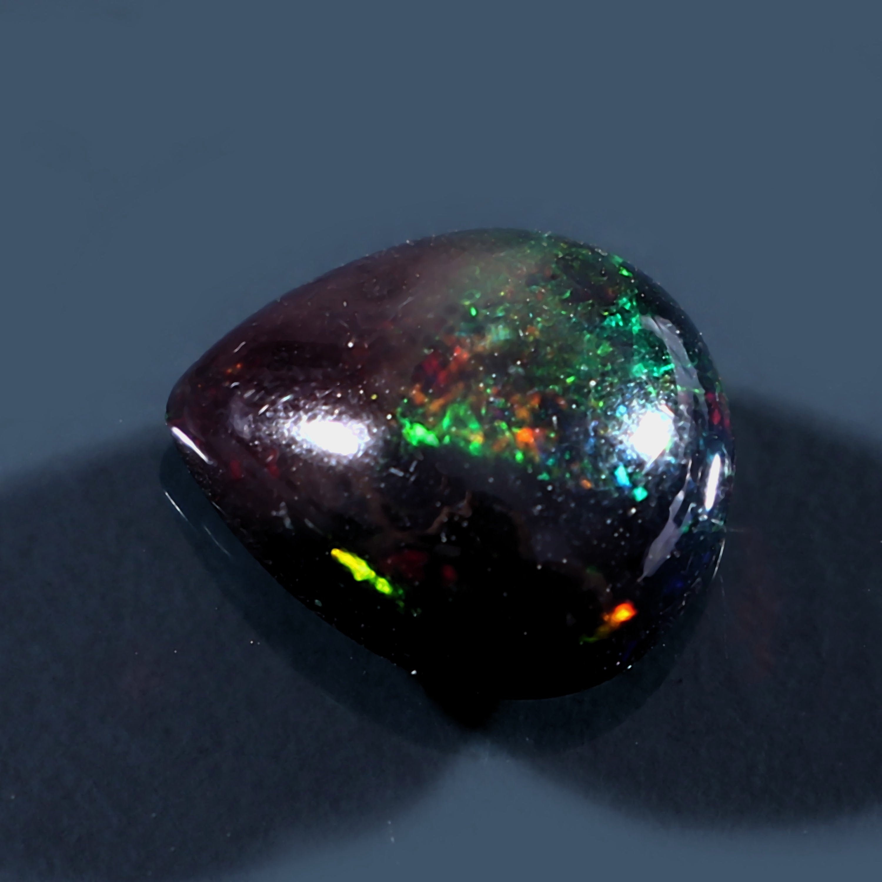 Cabochon Opale Noire Naturelle Feu Bleu D'Éthiopie - Forme Poire Polie 18x8x6 Mm - Neuf Avec étiquettes