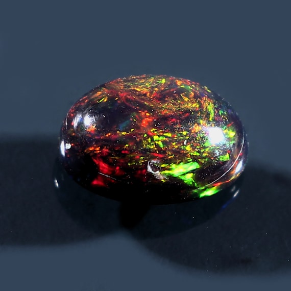 Opale Noire Et Multicolore D'Éthiopie - 1,58 Carats - Naturelle - Poids 9,4x7,7 Mm - Rare