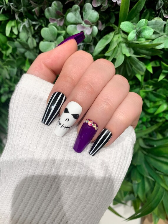 The Nightmare Before Christmas Glow-In-The-Dark Faux Nail Set