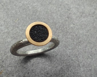 Silver ring with yellow gold and agate crystal