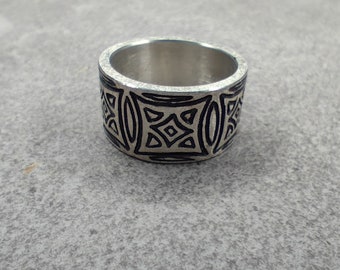 Bague en argent avec gravure