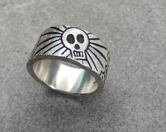 Bague en argent avec gravure
