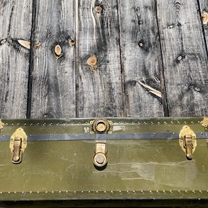 Vintage Travel Trunk -- Vintage Trunk -- Travel Trunk -- Vintage Green Trunk -- Green Vintage Trunk -- Green Trunk