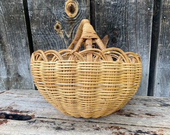 Vintage Basket -- Large Round Basket -- Deep Vintage Basket -- Basket with Handle -- Garden Basket --Harvest Basket -- Veggie Bakset