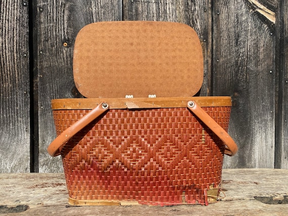 Vintage Picnic Basket -- Picnic Basket -- Vintage
