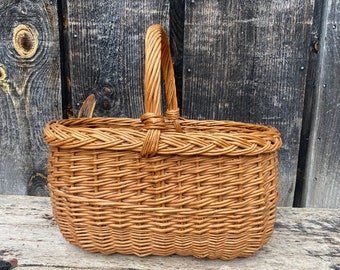 Vintage Basket -- Basket for Garden -- Basket for Twigs - Vintage Picking Basket -- Dorothy Basket - Basket Vintage -- Vintage Garden Basket