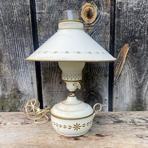 Lampada Tole bianca — Lampada Tole — Lampada Tole vintage — Lampada Tole da tavolo — Lampada di latta — Lampada in metallo — Lampada da scrivania — Lampada da scrivania vintage — Americana Decor