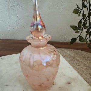 Vintage 1970 Silvestri Iridescent Pink Glass Perfume Bottle w/ Teardrop Stopper/Dauber Unused Made in Taiwan Girl Vanity Coquette Decor Gift