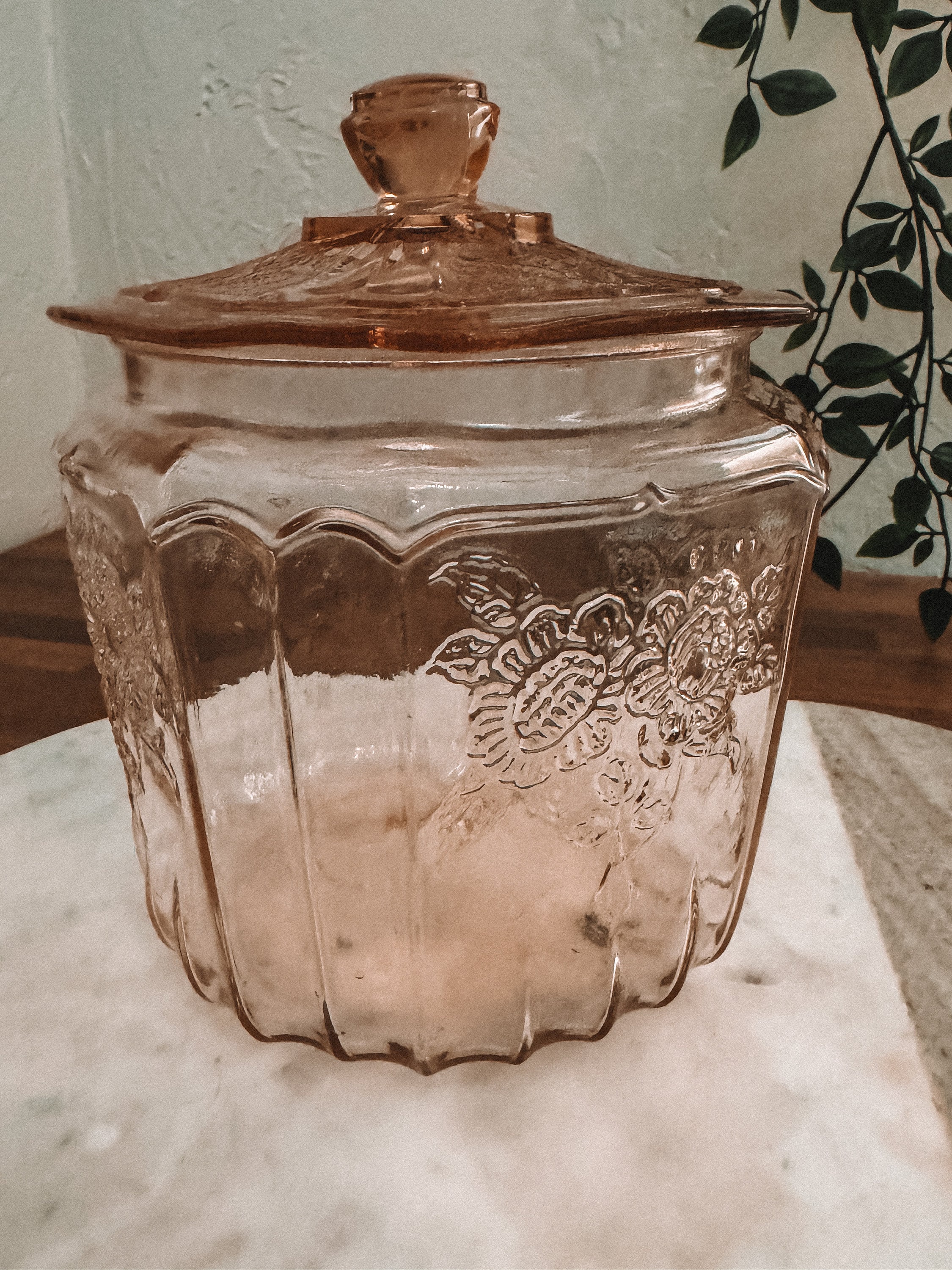 Vintage Anchor Hocking Glass Co. Pink Mayfair Rose Floral Keks Fassglas mit Deckel, 1931-1935 Depression Glas Keks Süßigkeitsglas Geschenk A1