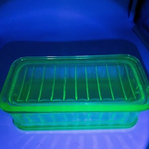 Vintage Anchor Hocking Green Uranium Vaseline Glass Fridge Dish with Lid- Glow in the Dark Glass- Depression Glass