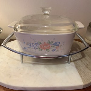 Vintage Corning Ware Symphony Baking Dish 1.5 Liter A-1.5-B Pyrex Baking Rare Pattern with Lid + Silver Carrying Trivet/Cradle