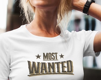 Mest eftersökta T-shirt – Western Graphic Tee, rolig cowboytröja, retro outlaw-vibe, lantlig present till honom eller henne