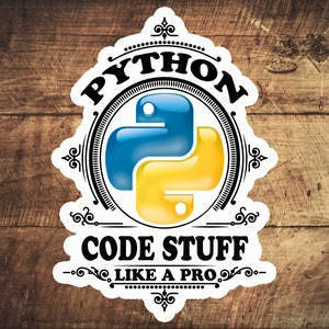 K&ouml;nnte beinhalten: Ein wei&szlig;er Aufkleber mit einem Vintage-Design, das das Python-Logo, eine gelbe und blaue Schlange und den Text "Python Code Stuff Like A Pro." zeigt.