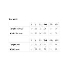 K&ouml;nnte beinhalten: Gr&ouml;&szlig;entabelle f&uuml;r Kleidung mit Ma&szlig;en in Zoll und Zentimetern. Die Tabelle zeigt die Gr&ouml;&szlig;en M, L, XL, 2XL, 3XL und 4XL mit den entsprechenden L&auml;ngen- und Breitenma&szlig;en.