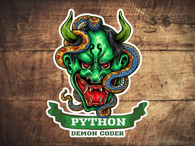 K&ouml;nnte beinhalten: Gr&uuml;ne D&auml;monenmaske mit einer Schlange, die sich darum windet. Die Schlange ist blau, gelb und rot. Die Maske hat einen roten Mund mit scharfen Z&auml;hnen. Der Text "PYTHON DEMON CODER" befindet sich unter der Maske.