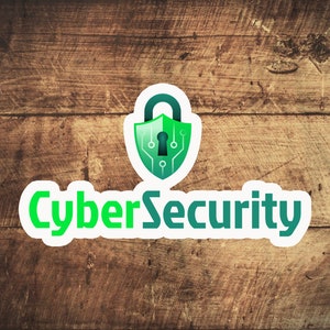 Puede incluir: Una pegatina verde y blanca con un candado y un escudo. El texto "CyberSecurity" está escrito en letras verdes sobre un fondo blanco.