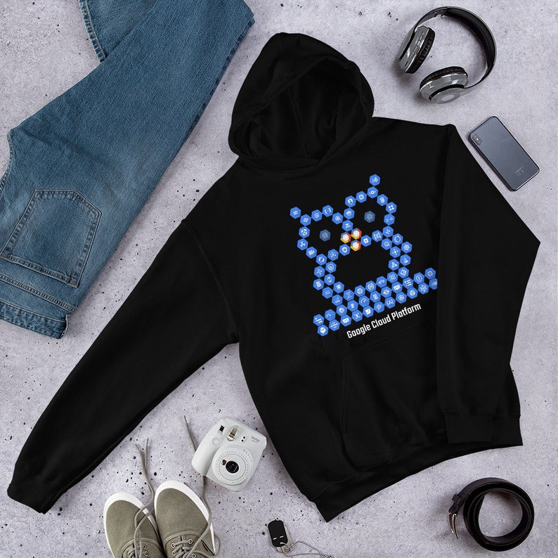 Puede incluir: Sudadera con capucha negra con un dise&ntilde;o de b&uacute;ho azul hecho de iconos de Google Cloud Platform. El texto "Google Cloud Platform" est&aacute; impreso debajo del b&uacute;ho.