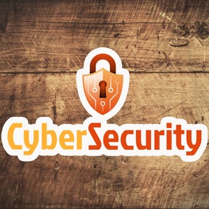 Puede incluir: Una pegatina blanca con la palabra "CyberSecurity" en letras naranja y amarillas. Sobre la palabra hay un candado naranja estilizado con un ojo de cerradura y un diseño de placa de circuito.