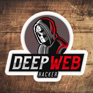 Pode incluir: Um logotipo preto e vermelho com o texto "DEEPWEB HACKER" e uma figura encapuzada com um rosto digital.