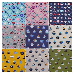 Puede incluir: Nueve muestras de tela con diferentes patrones con temas náuticos. Los patrones incluyen anclas, peces, conchas marinas y barcos. Los colores son azul, rosa, gris, verde y amarillo.