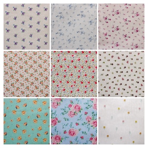 Può includere: Nove campioni di tessuto con diversi motivi floreali. I campioni sono disposti in una griglia di tre righe e tre colonne. I tessuti sono di diversi colori e motivi, tra cui rosa, blu, verde e bianco.