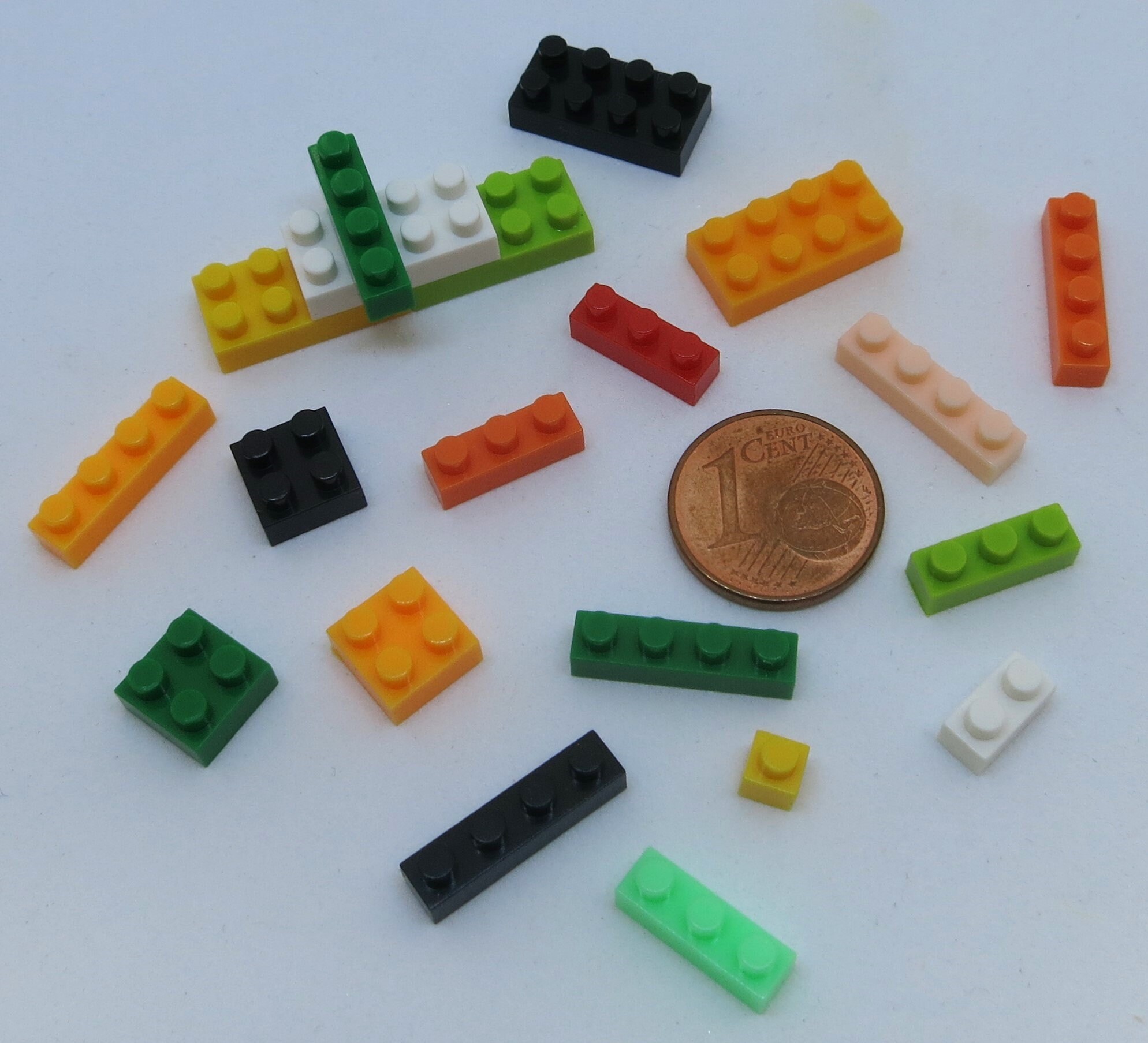Miniature building blocks for the dollhouse, toy box for the dollhouse filled with building blocks, suitable for 1:12