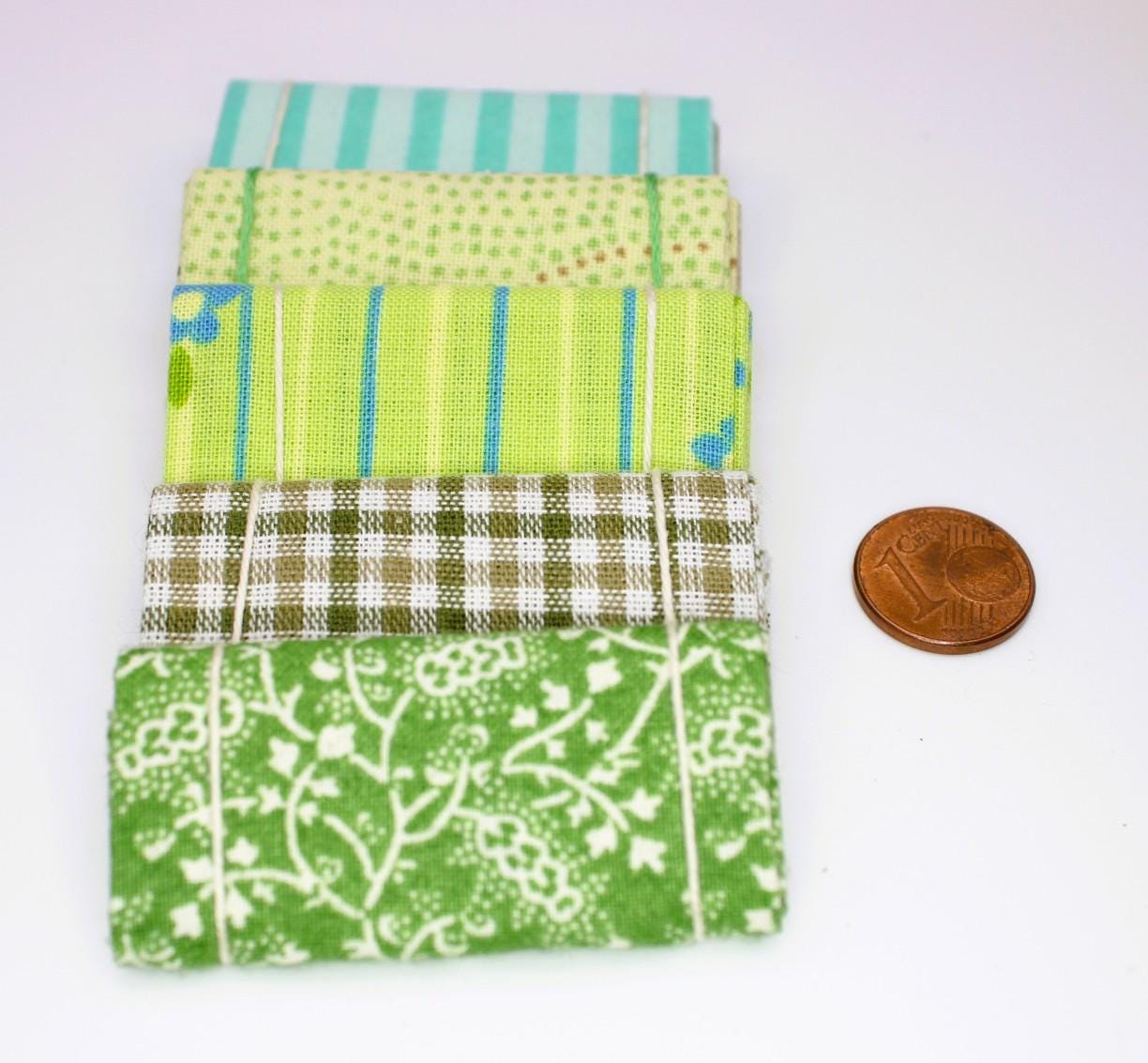 Stoffballen für eine Puppenstube, Handarbeitsladen, Schneiderei