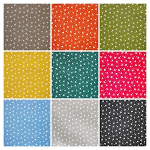 Könnte beinhalten: Eine digitale Collage aus neun verschiedenen gemusterten Quadraten. Jedes Quadrat zeigt ein weißes Pfeilmuster auf einem andersfarbigen Hintergrund. Die Farben sind Braun, Orange, Grün, Gelb, Türkis, Pink, Hellblau, Grau und Schwarz.