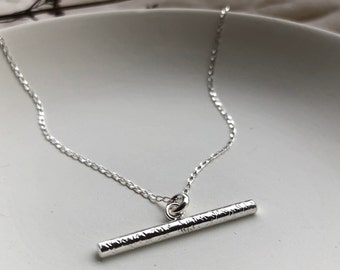 Collier lingot d'argent recyclé, pendentif en T texturé fait à la main avec de l'argent sterling recyclé, collier en argent minimaliste