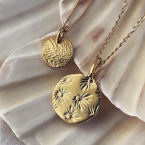 Goldfarbener Sonnenstrahl-Scheibenanhänger, goldene Sonnen-Charm-Halskette, Vintage-Sonnenmotiv, Sonnenschein-Münzen-Halskette, Geschenke für Sie. Bild 9