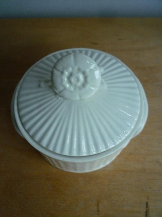 Hartley Greens Leeds? CREAMWARE PIERCED Medium Potpourri