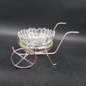 Snoepschaaltje jampotje op karretje | Kristal en zilver metaal | Bekerdiameter 12cm | Mayell Engeland | Zie details hieronder