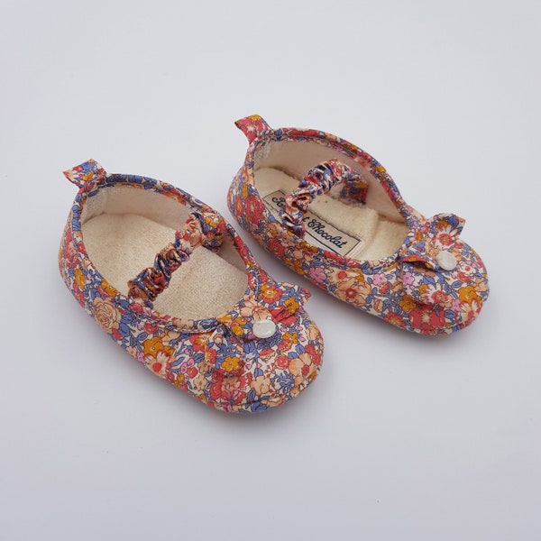 Chaussons bébé | Ballerines bébé | TARTINE ET CHOCOLAT France | Tissu Liberty | Vintage | Longueur 13cm | Bon état | Détails ci-dessous