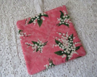 Quilted cotton hotpad - Pink Lily of the Valley potholder