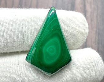 Cabochons de malachite de forme naturelle, belle pierre précieuse en vrac de malachite pour la fabrication de bijoux. (Taille-31 x 20 x 6 mm) 33 carats MG-31