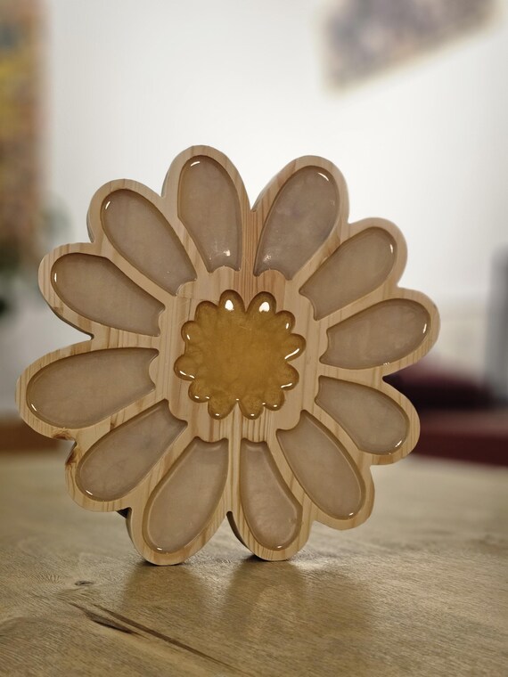 Wooden Flower Night Light: Pine & Epoxy Resin Daisy Lamp