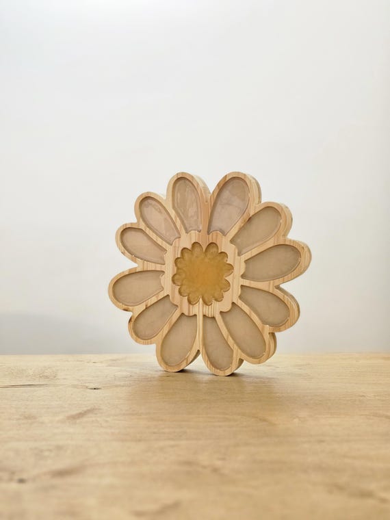 Wooden Flower Night Light: Pine & Epoxy Resin Daisy Lamp