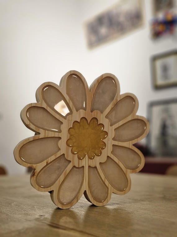 Wooden Flower Night Light: Pine & Epoxy Resin Daisy Lamp
