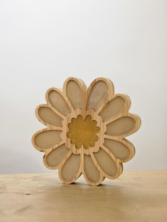 Wooden Flower Night Light: Pine & Epoxy Resin Daisy Lamp