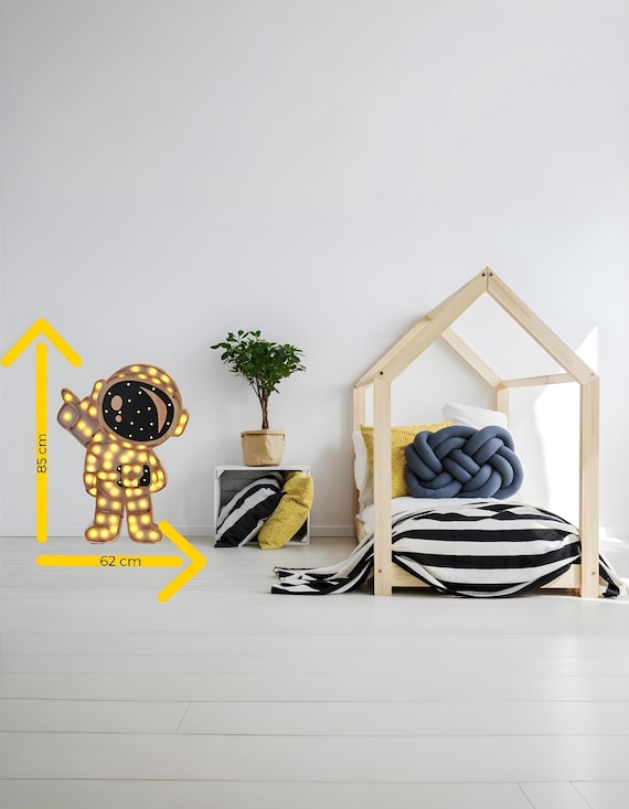 XXL Astronaut Lamp: Space-Themed Illumination for Kids' Rooms & Nurseries