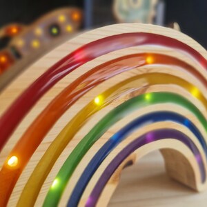 Kinder Nachtlicht aus Holz | Rainbow Night Lamp | Wooden LED Nursery Lamp | Montessori Inspired Kids Room Decor image 9