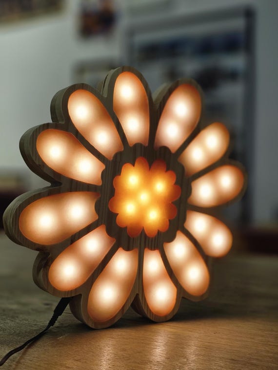 Wooden Flower Night Light: Pine & Epoxy Resin Daisy Lamp