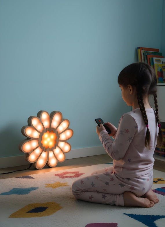 Wooden Flower Night Light: Pine & Epoxy Resin Daisy Lamp