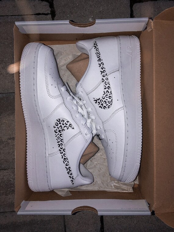 Silver hot sale cheetah nikes